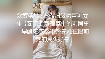 完美无毛极品粉穴姐妹花双女大尺度秀，M腿手指揉穴振动棒互插，吸舔奶子一起抬腿特写，翘起屁股舔逼厕所尿尿