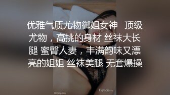 牛仔裤短T恤，性感母狗在线上床，完美炮架子