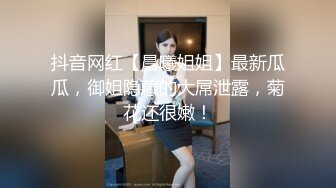 新人下海红唇美女！外表甜美骚的很！开档黑丝翘美臀，假屌骑坐抽插，自摸骚穴，振动棒抽插